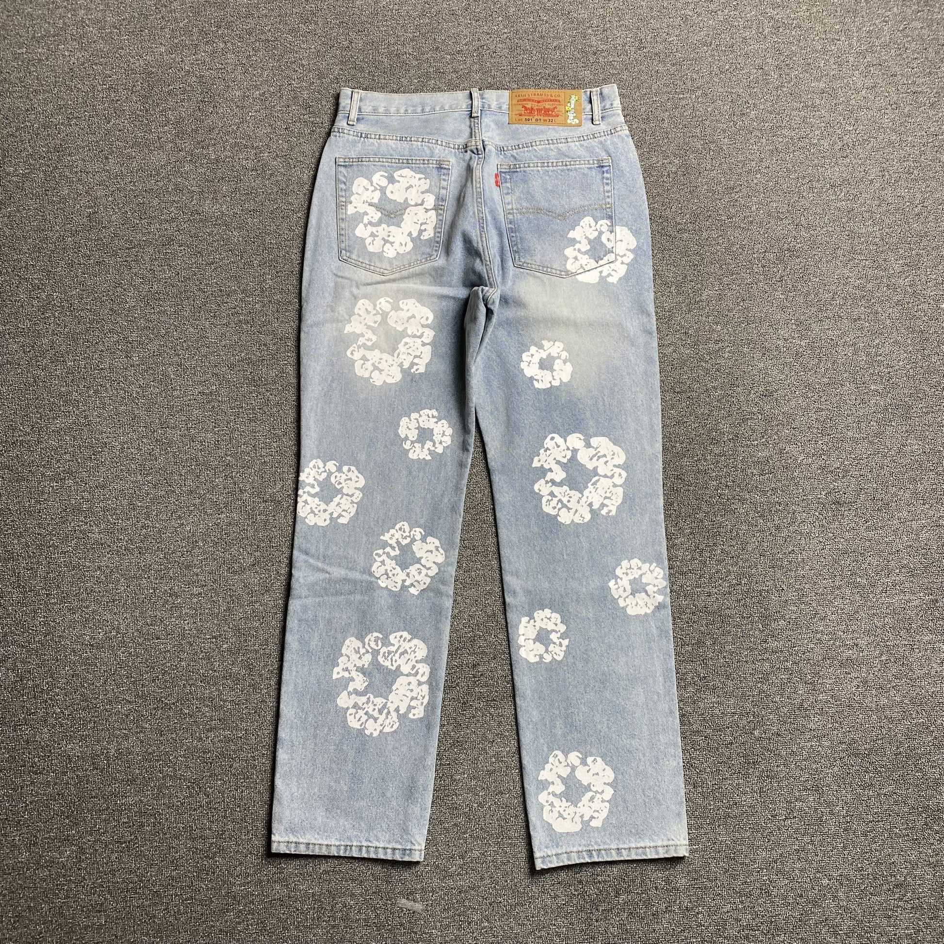 DENIM TEARS x LEVI'S COTTON WREATH JEANS LIGHT WASH Status Shipping