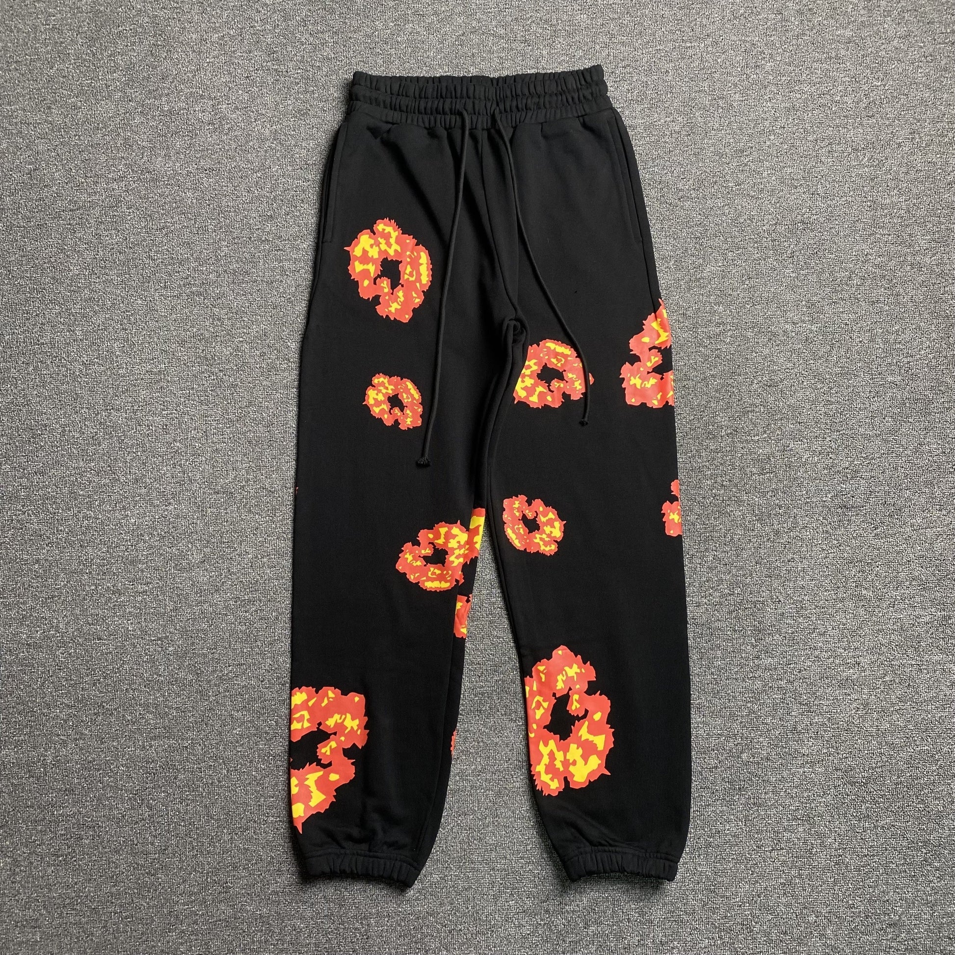 DENIM TEARS x OFFSET WREATH SWEATPANTS BLACK Status Shipping
