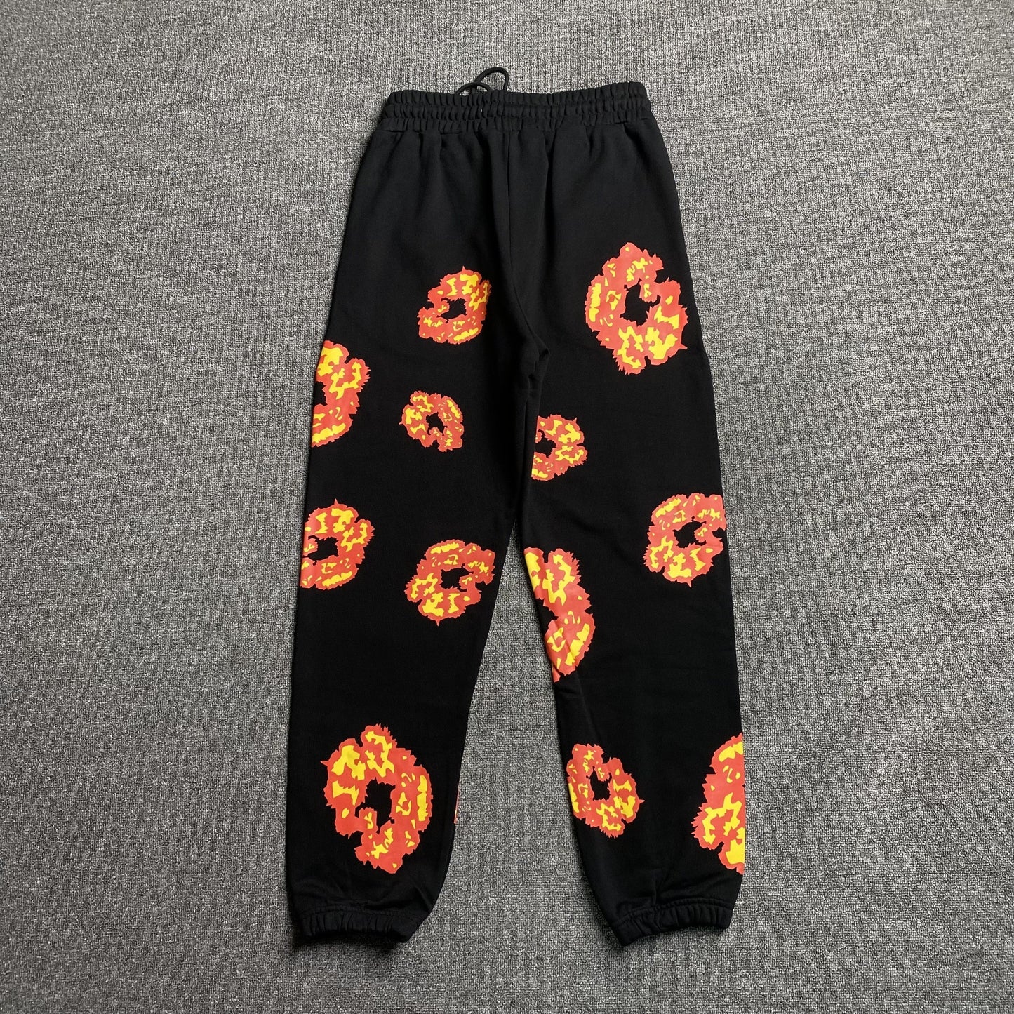 DENIM TEARS x OFFSET WREATH SWEATPANTS BLACK Status Shipping