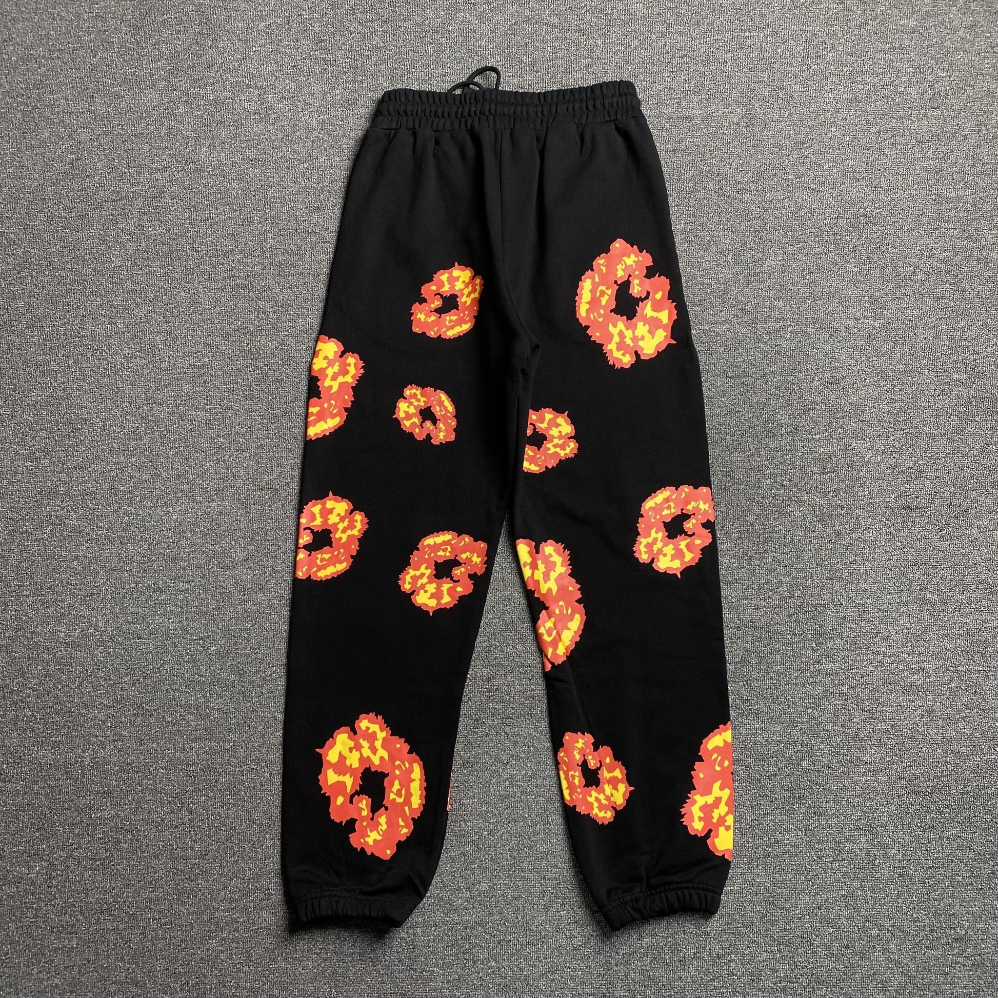 DENIM TEARS x OFFSET WREATH SWEATPANTS BLACK Status Shipping