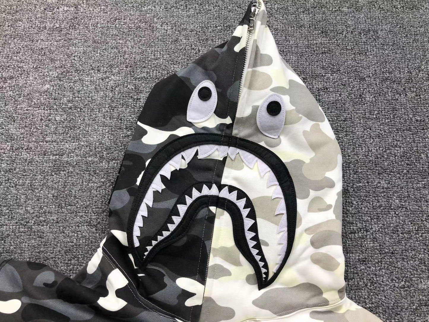 BAPE CITY CAMO HALF SHARK FULL ZIP HOODIE WHITE/BLACK Status Shipping