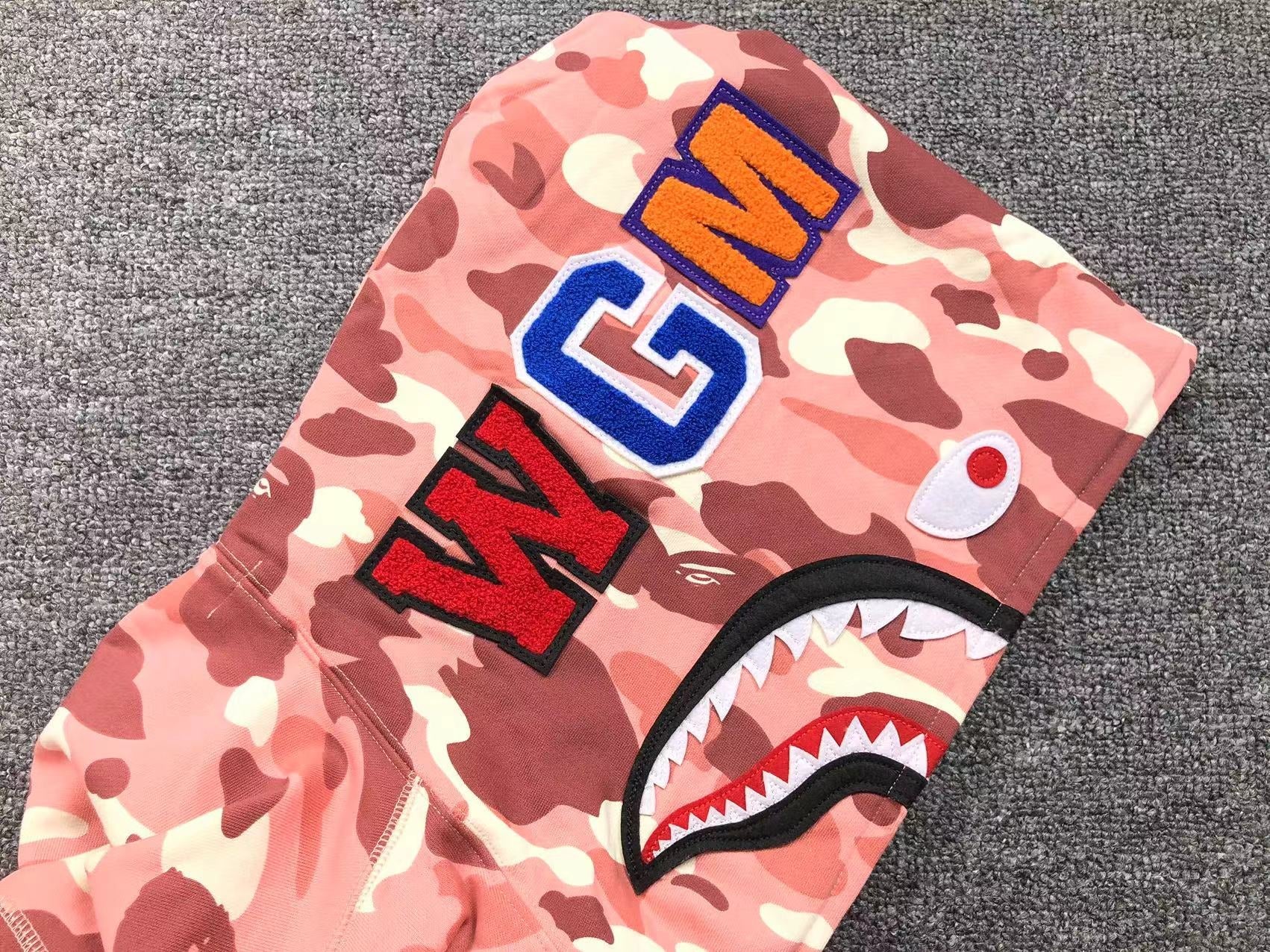 BAPE X BARBIE DOT CAMO SHARK FULL ZIP HOODIE PINK Status Shipping