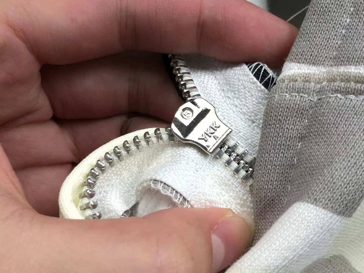 BAPE CITY CAMO HALF SHARK FULL ZIP HOODIE WHITE/BLACK Status Shipping