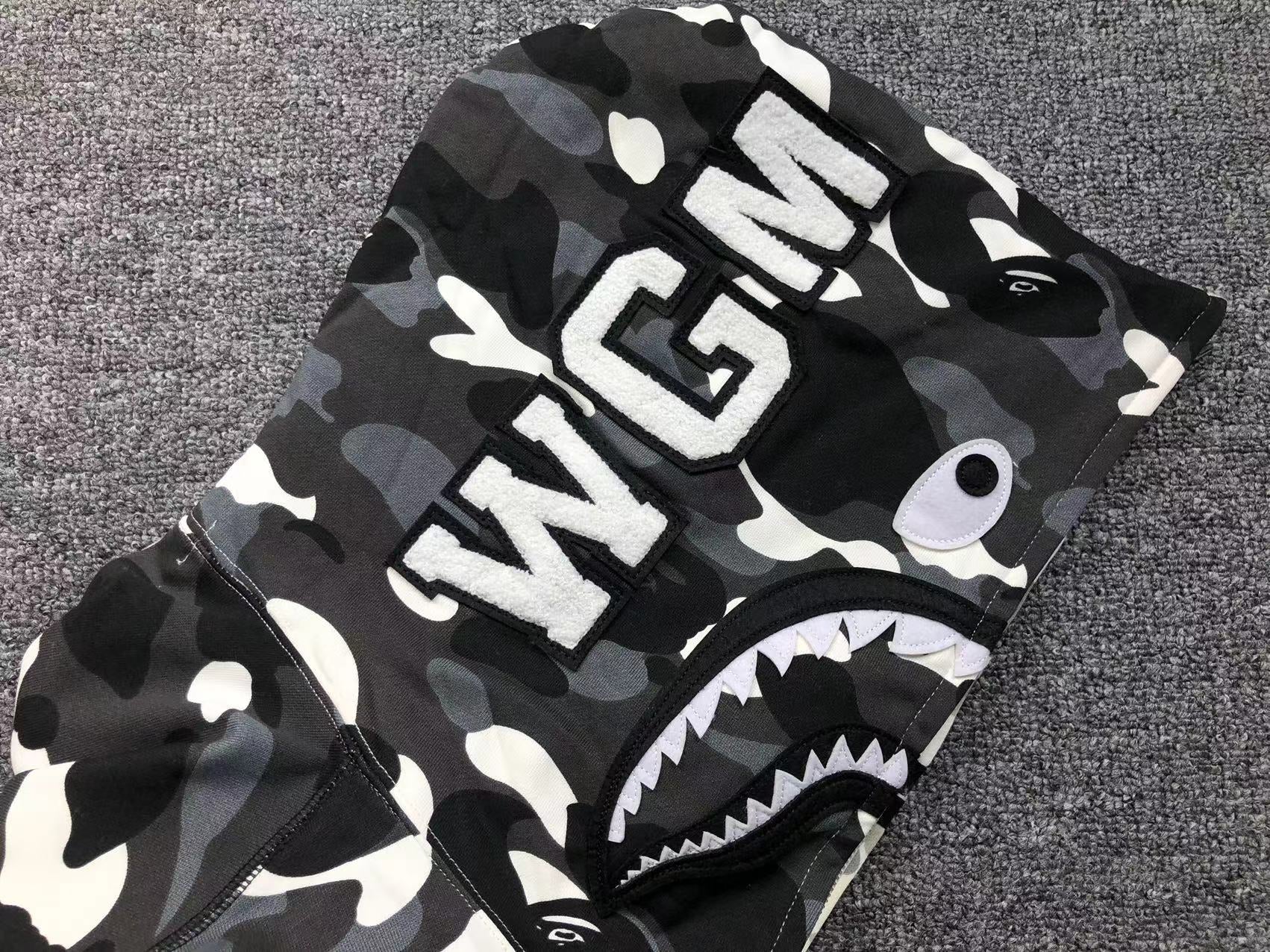 BAPE CITY CAMO HALF SHARK FULL ZIP HOODIE WHITE/BLACK Status Shipping