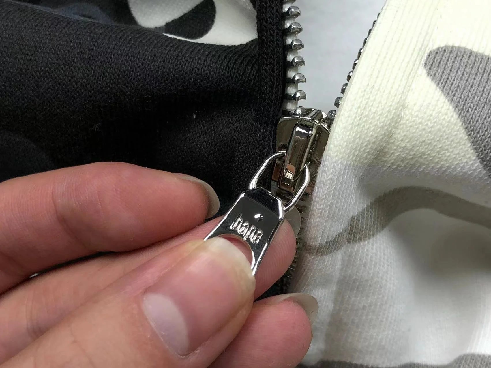 BAPE CITY CAMO HALF SHARK FULL ZIP HOODIE WHITE/BLACK Status Shipping