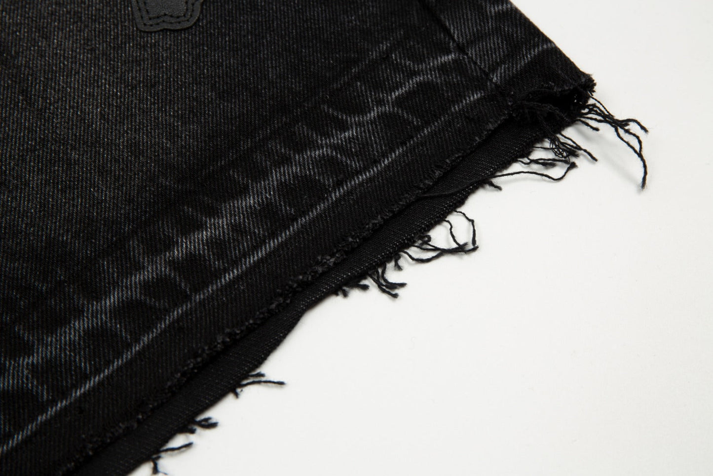 CHROME HEARTS BLACK CROSS PATCH JORTS BLACK Status Shipping