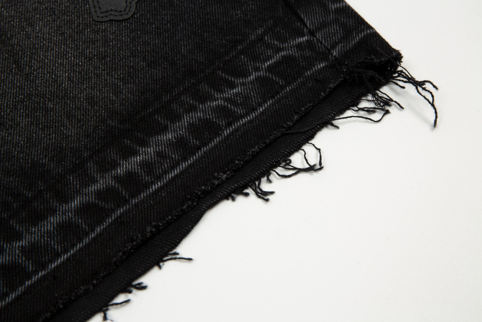 CHROME HEARTS BLACK CROSS PATCH JORTS BLACK Status Shipping