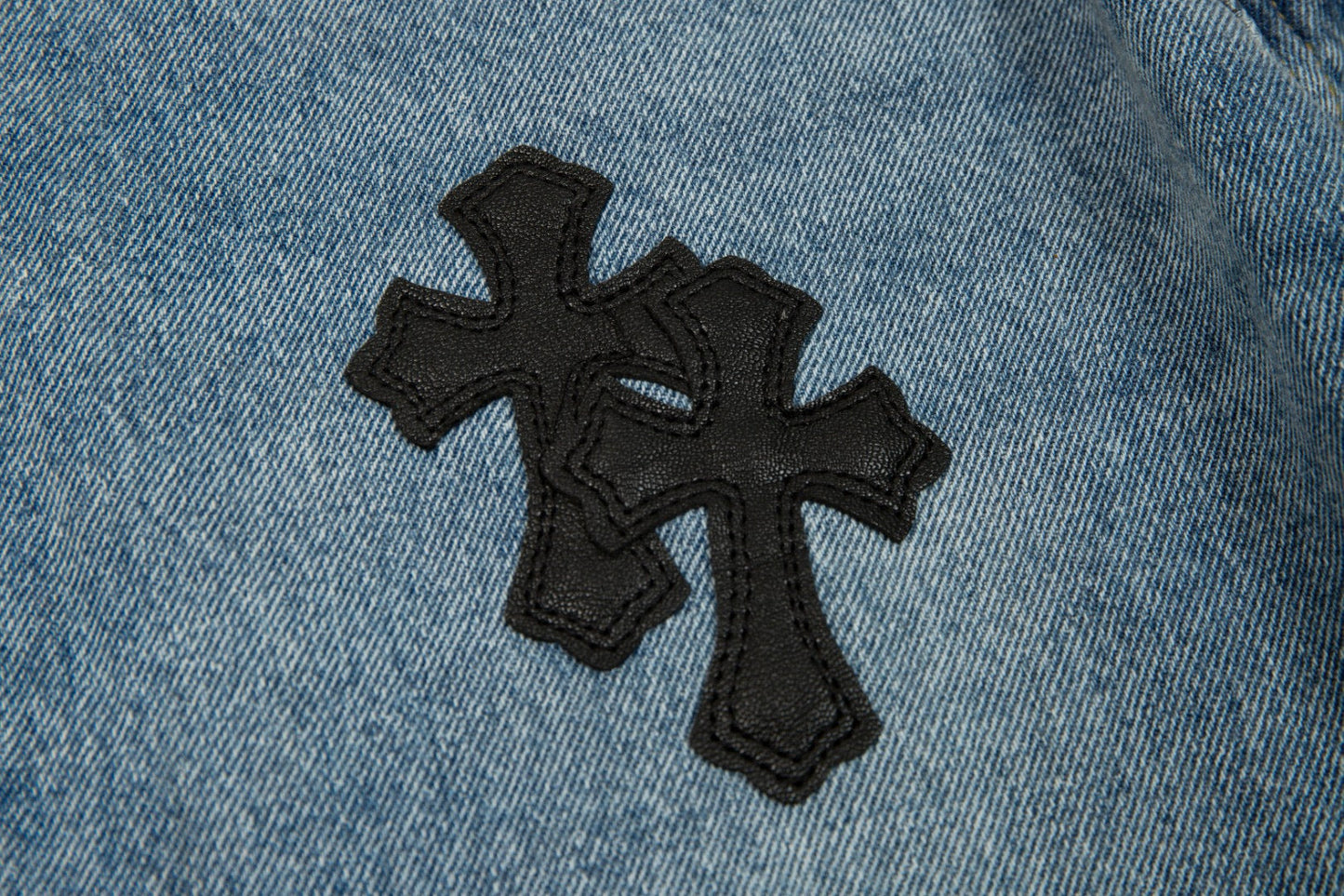 CHROME HEARTS X LEVI'S CROSS PATCH JEANS Status Shipping