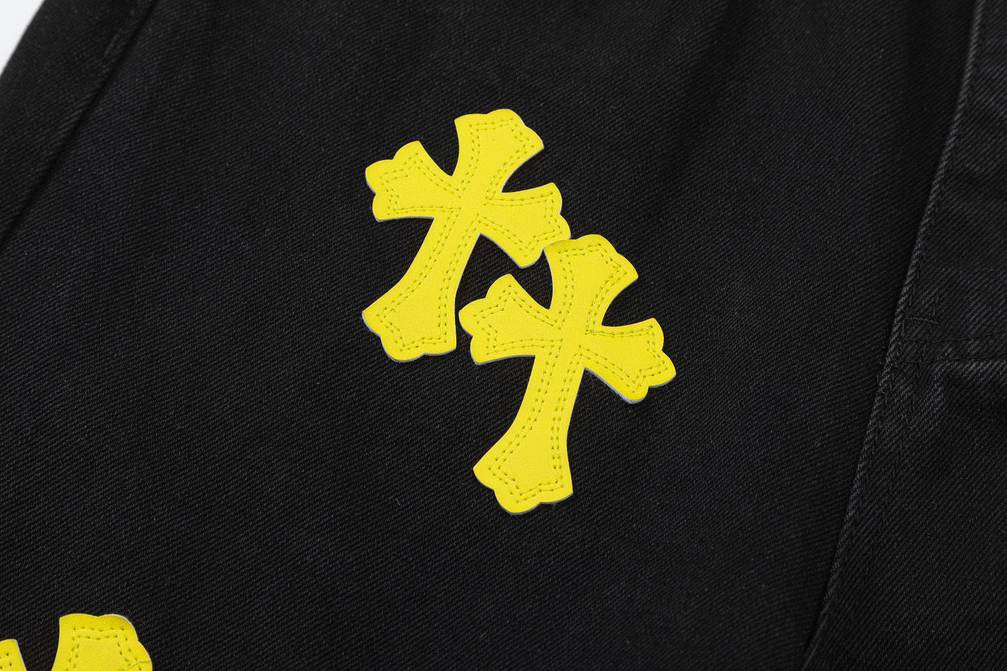 CHROME HEARTS YELLOW CROSS PATCH JEANS BLACK Status Shipping