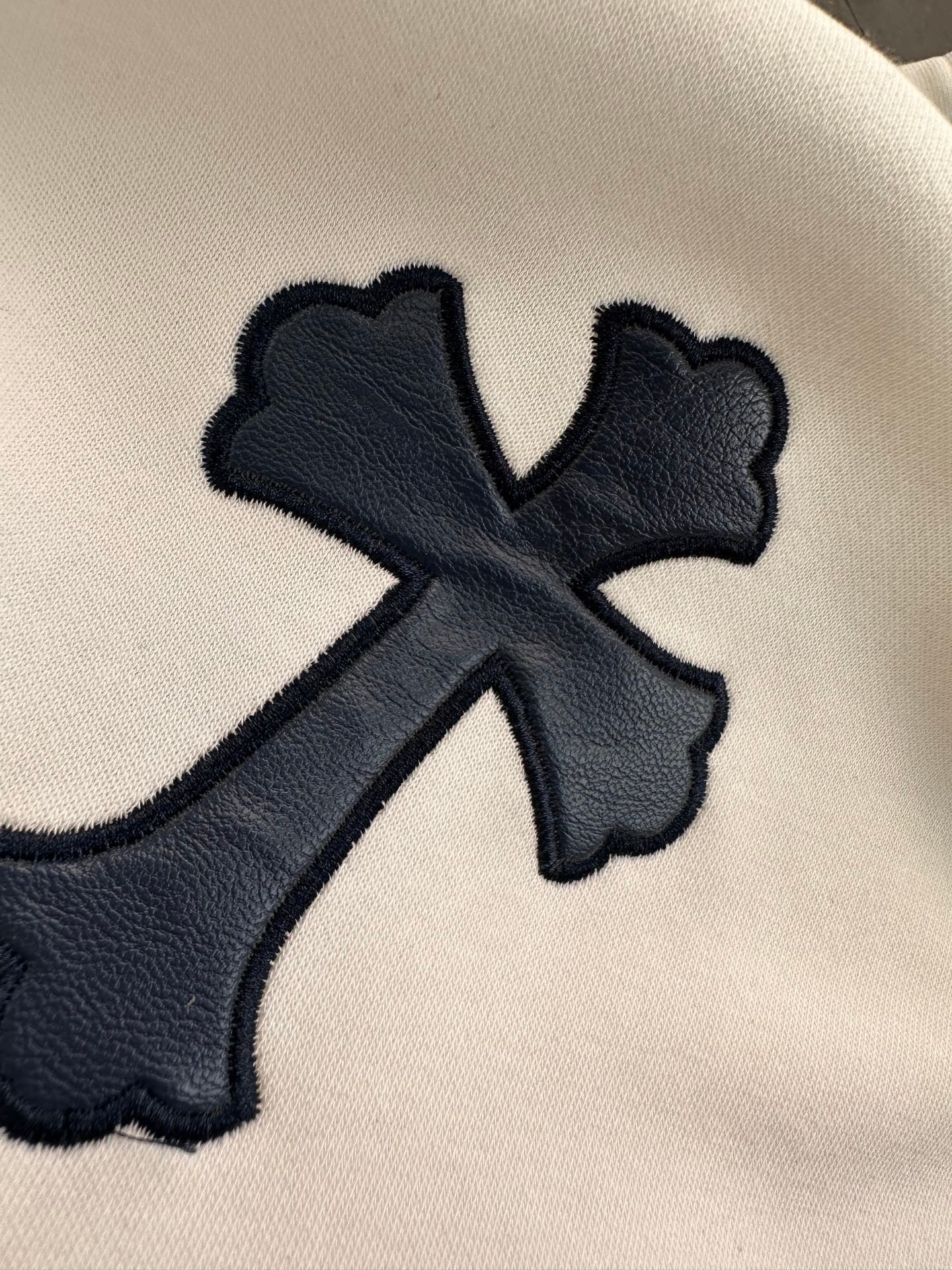 CHROME HEARTS BLACK CROSS PATCH HOODIE WHITE Status Shipping