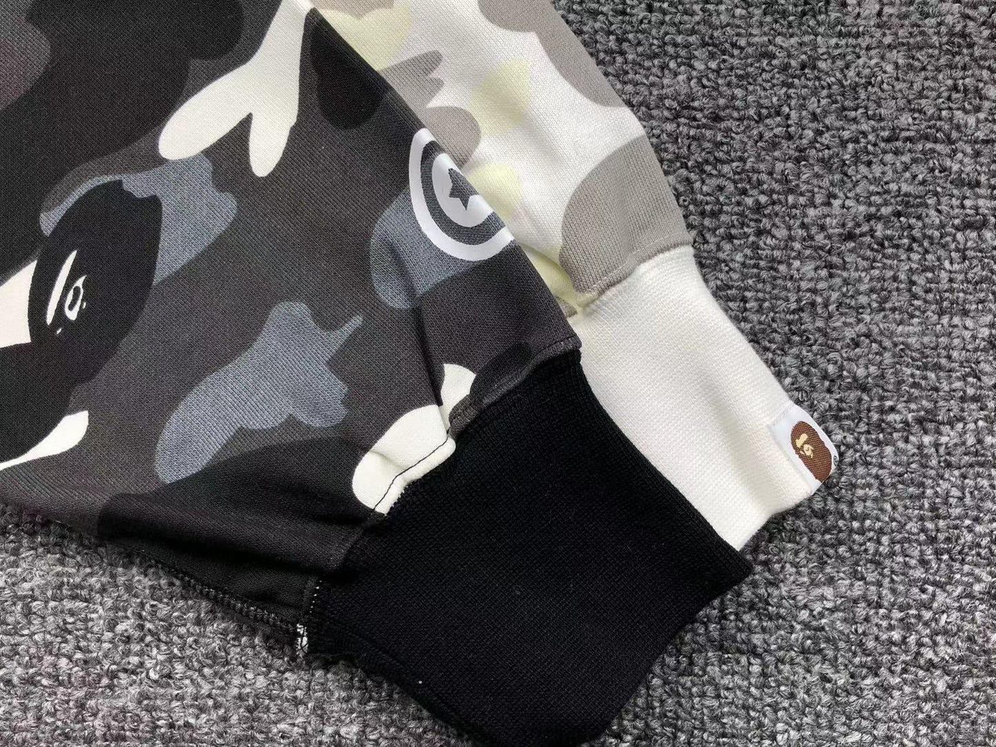BAPE CITY CAMO HALF SHARK FULL ZIP HOODIE WHITE/BLACK Status Shipping