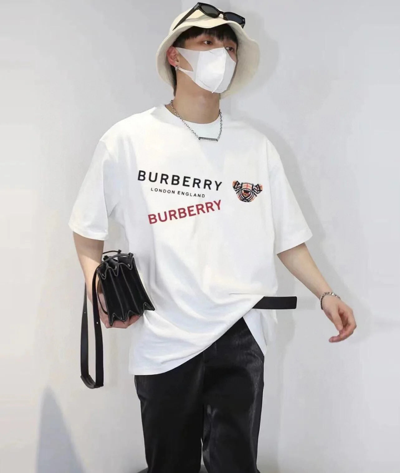 Burberry London England T-Shirt - White Status Shipping