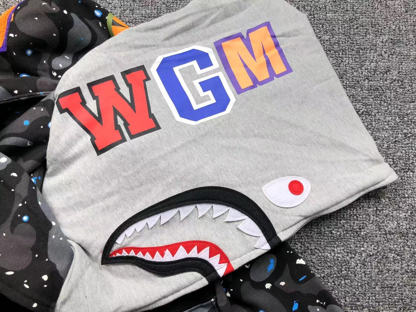 BAPE SPACE CAMO DOUBLE SHARK FULL ZIP HOODIE BLACK Status Shipping