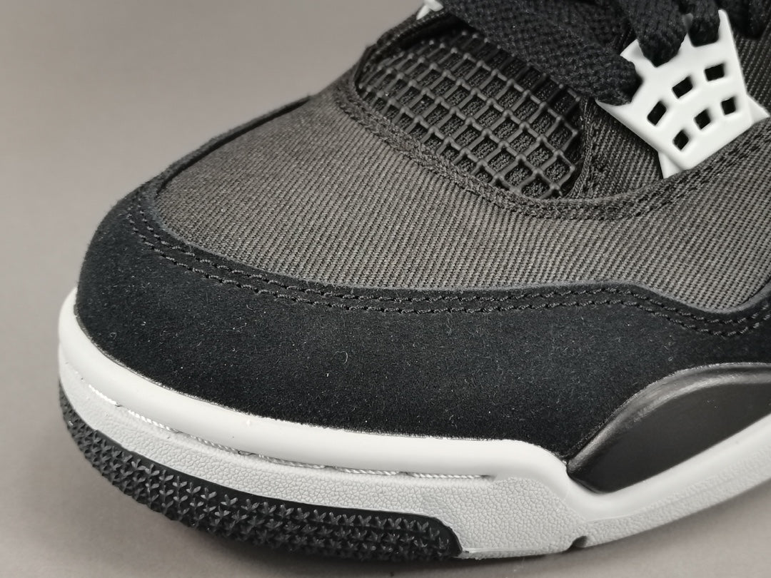 JORDAN 4 x BLACK CANVAS Versili