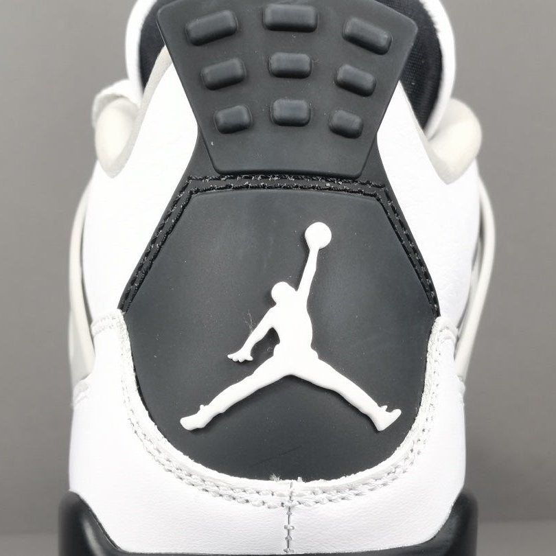 JORDAN 4 x MILITARY BLACK Versili
