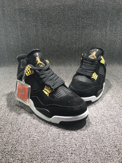 JORDAN 4 x ROYALTY Versili