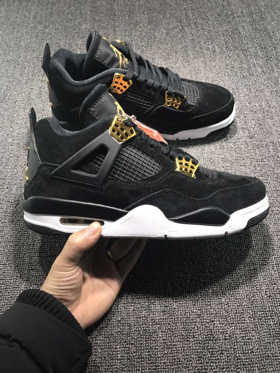 JORDAN 4 x ROYALTY Versili