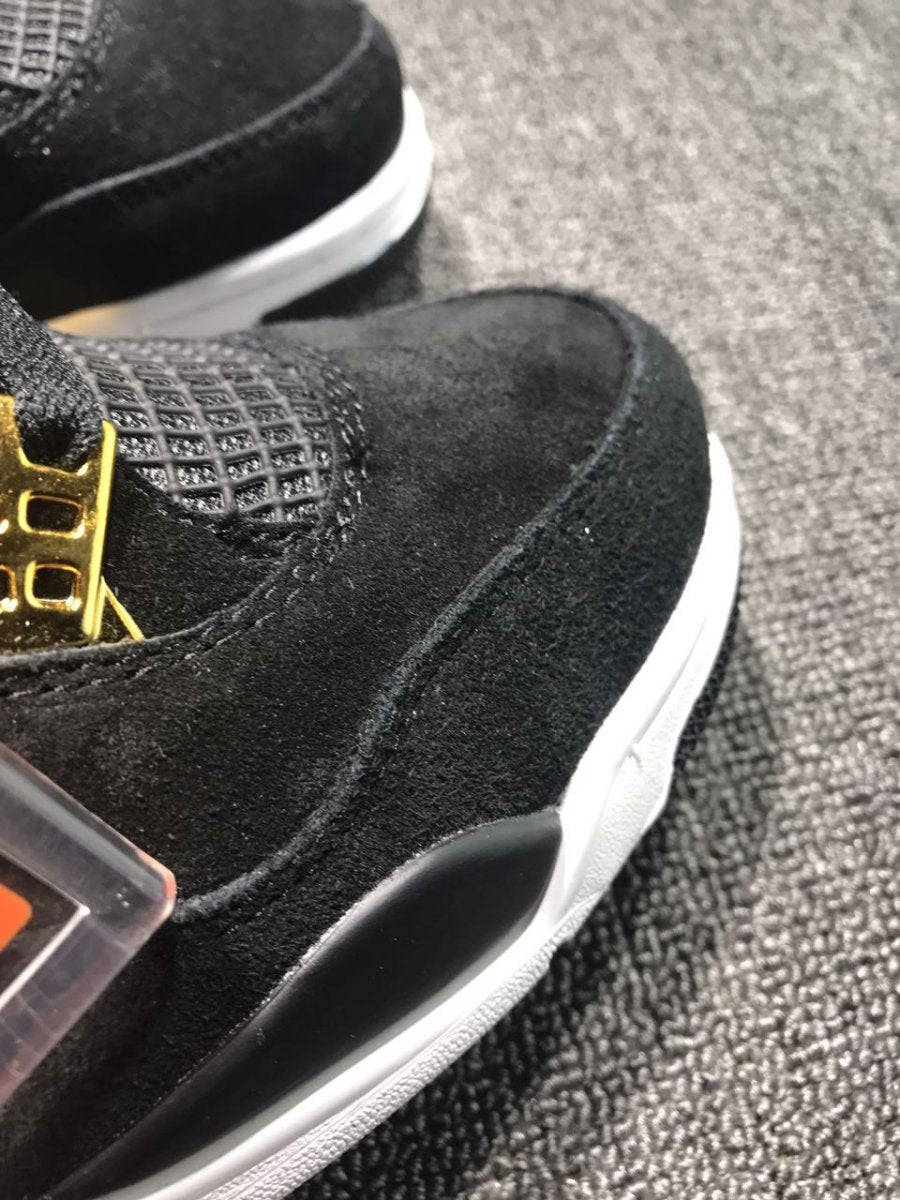 JORDAN 4 x ROYALTY Versili