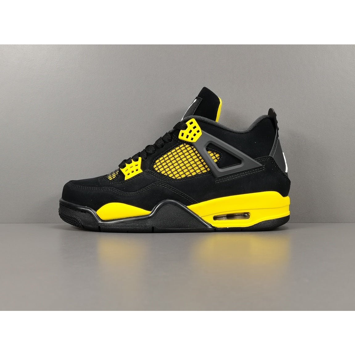 JORDAN 4 x THUNDER Versili