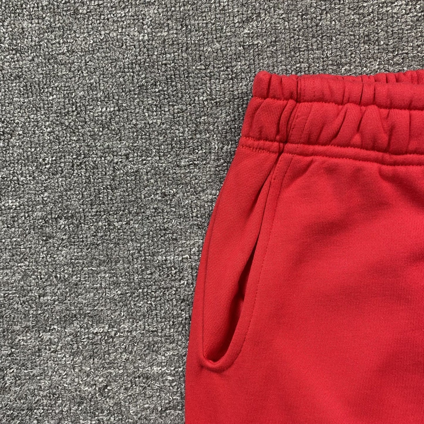 SP5DER BELUGA SWEATPANTS RED Status Shipping